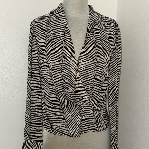 Neiman Marcus 100% silk blouse animal print 8 black cream - Picture 1 of 8